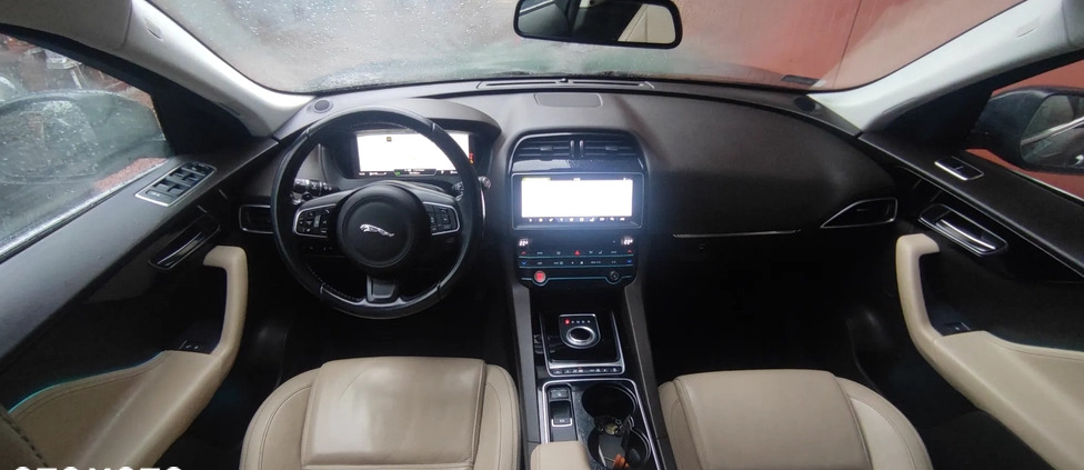 Jaguar F-Pace cena 88900 przebieg: 165200, rok produkcji 2017 z Kisielice małe 781